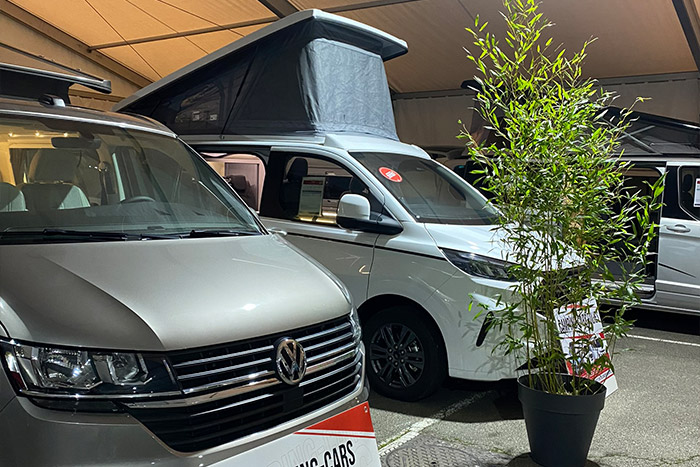 Exposition Vans et fourgons Camping-cars Folies