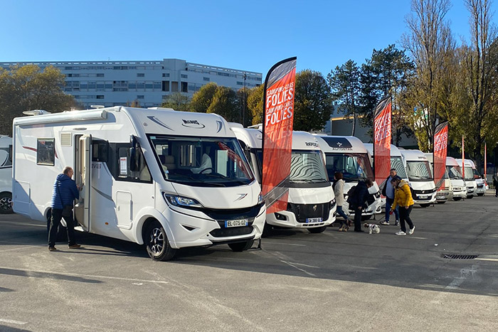 Plus de 180 véhicules Camping-cars Folies